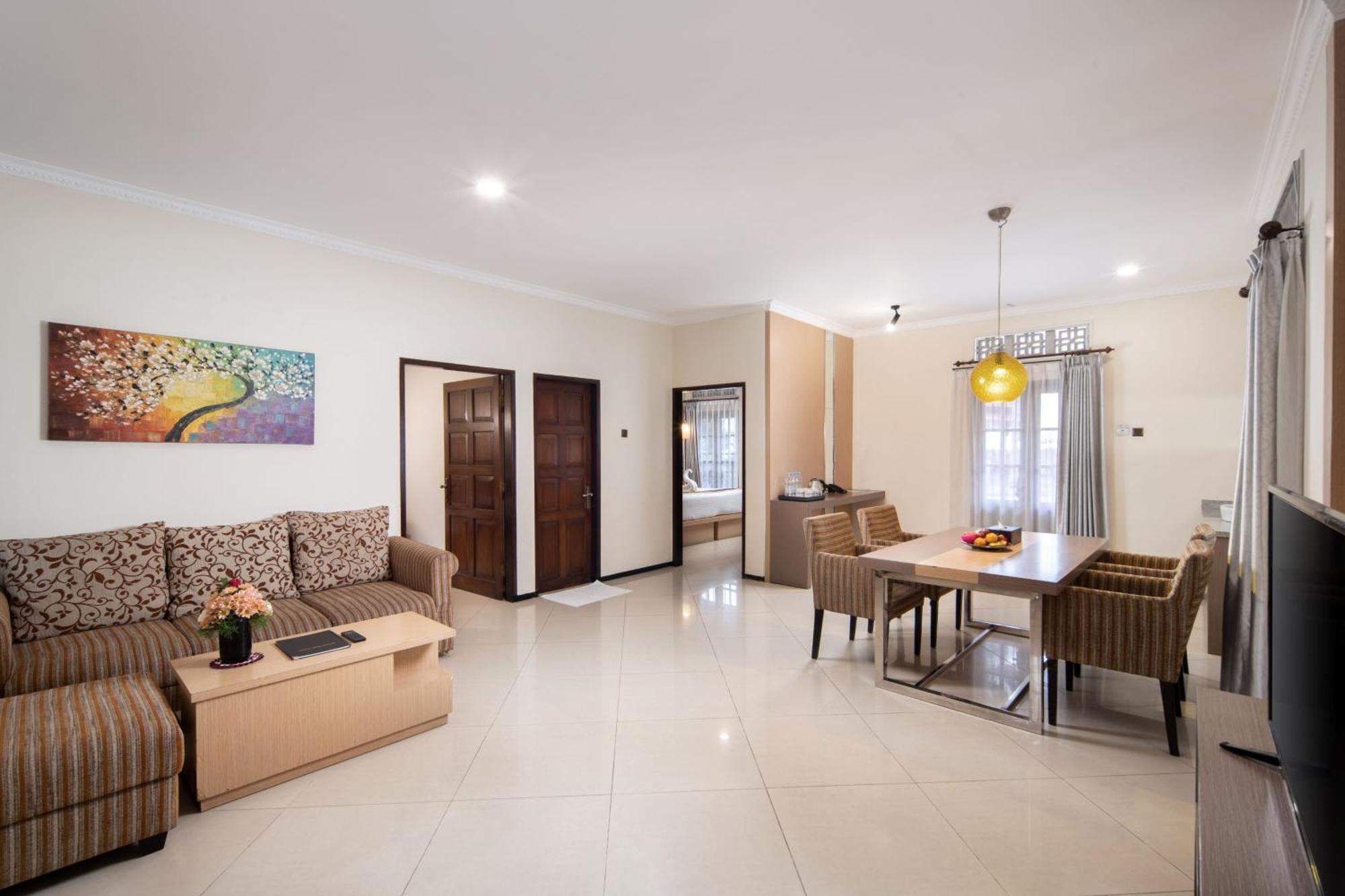 Royal Hotel And Villa Batu Batu  Εξωτερικό φωτογραφία