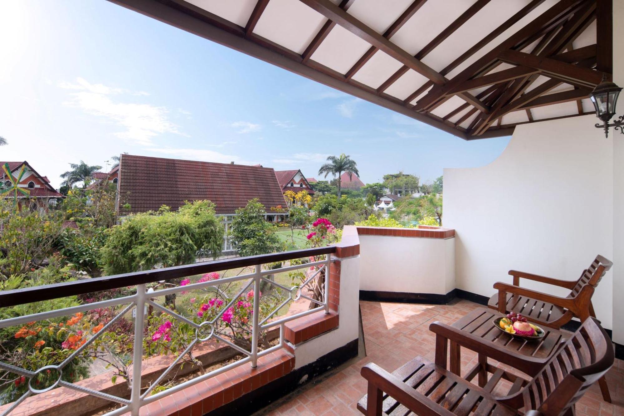 Royal Hotel And Villa Batu Batu  Εξωτερικό φωτογραφία