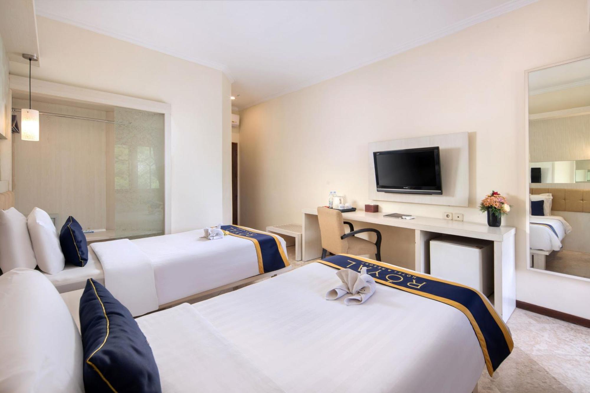 Royal Hotel And Villa Batu Batu  Εξωτερικό φωτογραφία