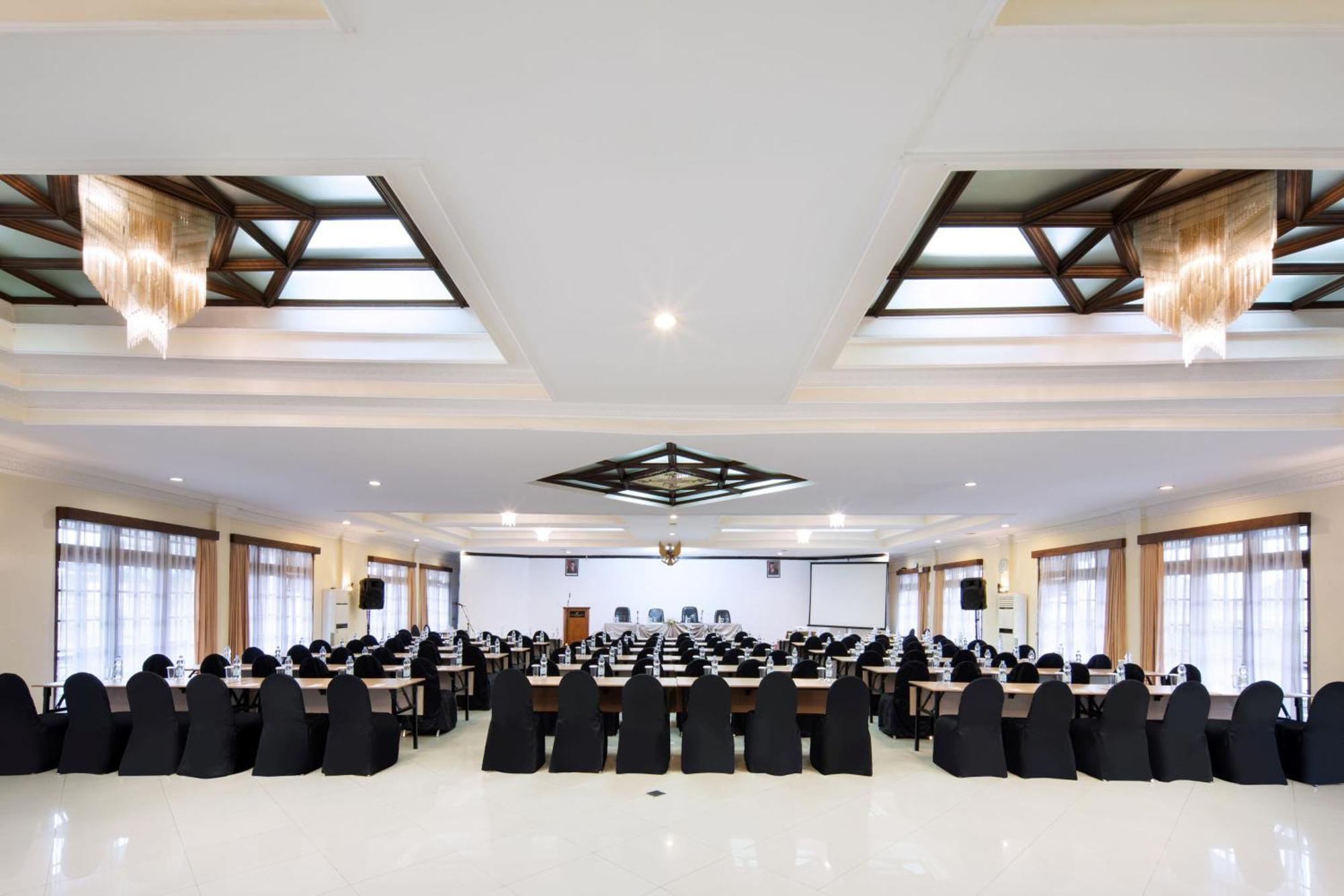 Royal Hotel And Villa Batu Batu  Εξωτερικό φωτογραφία