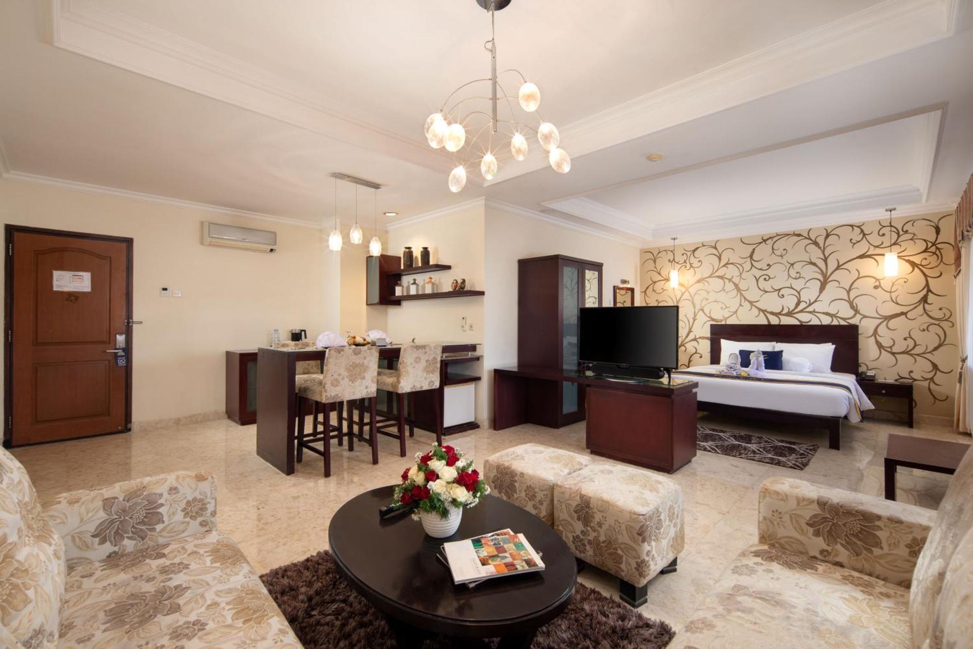 Royal Hotel And Villa Batu Batu  Εξωτερικό φωτογραφία