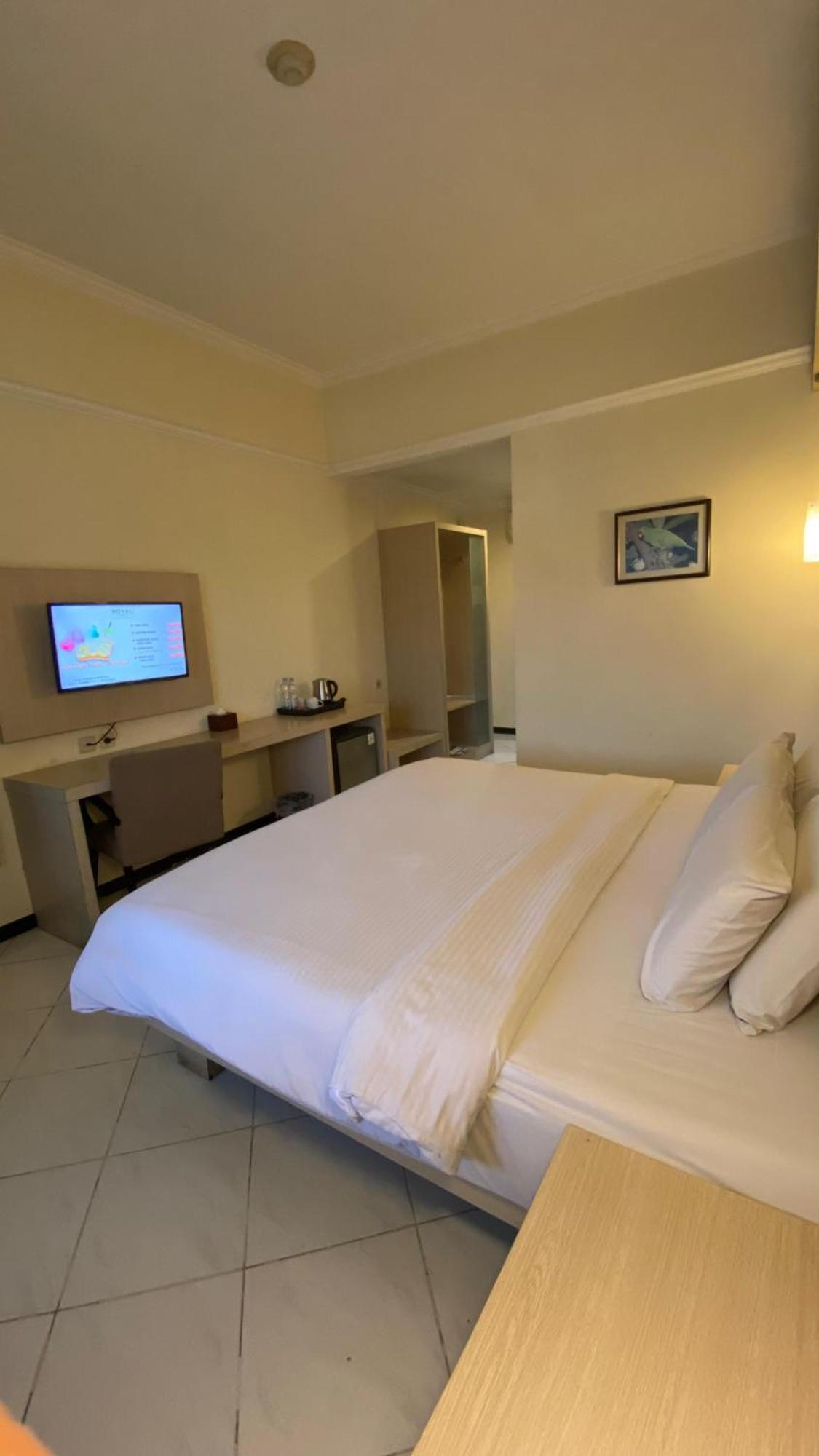 Royal Hotel And Villa Batu Batu  Εξωτερικό φωτογραφία