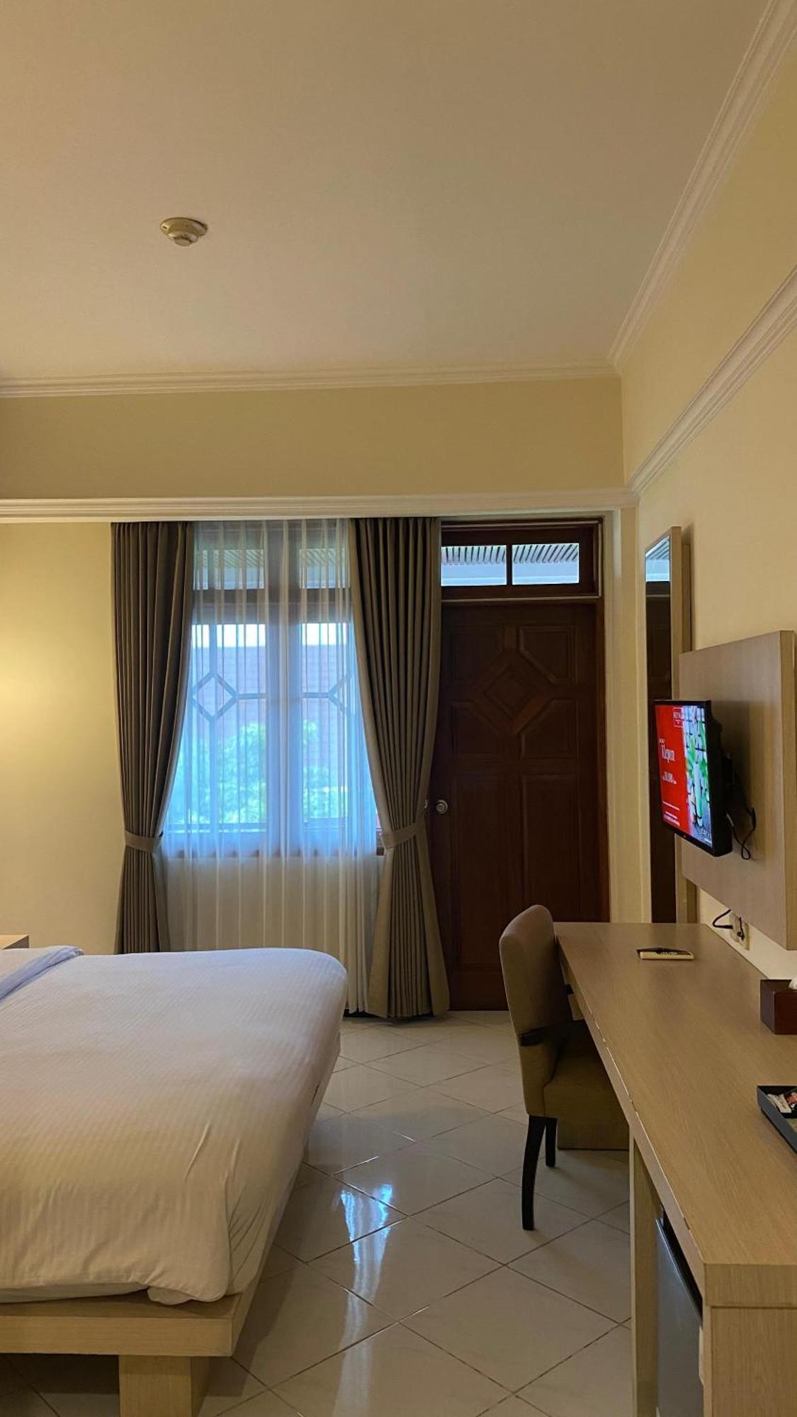 Royal Hotel And Villa Batu Batu  Εξωτερικό φωτογραφία