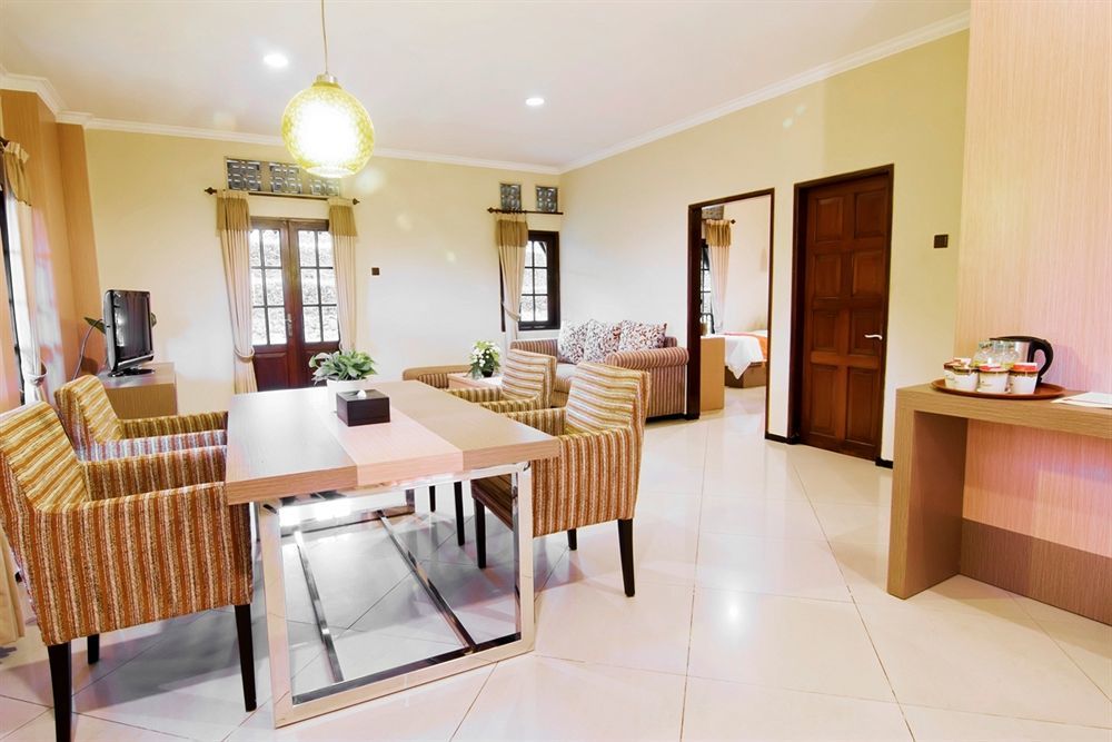 Royal Hotel And Villa Batu Batu  Εξωτερικό φωτογραφία