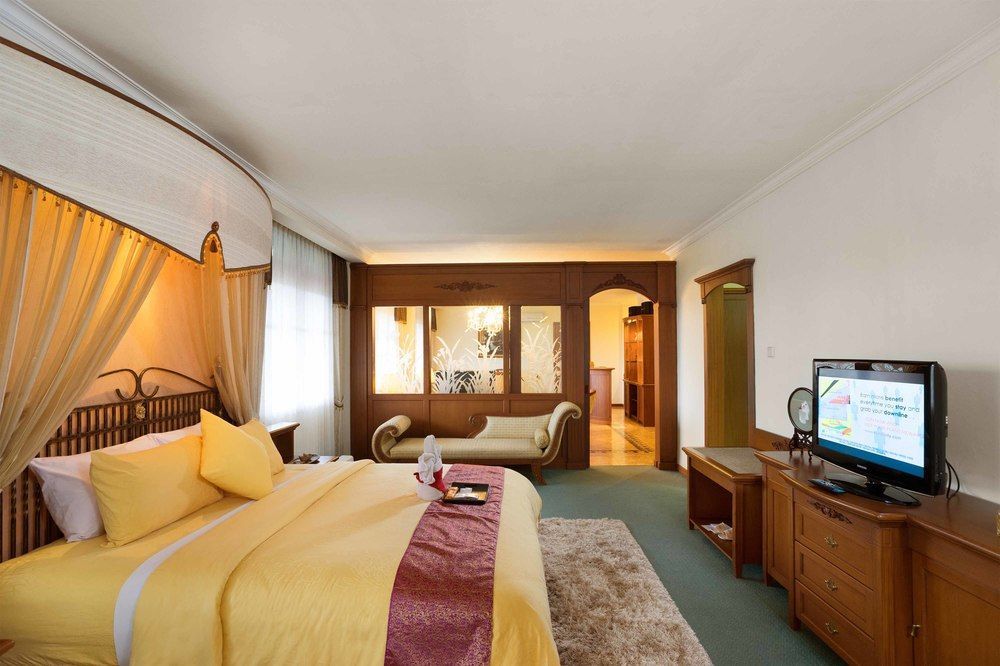 Royal Hotel And Villa Batu Batu  Εξωτερικό φωτογραφία