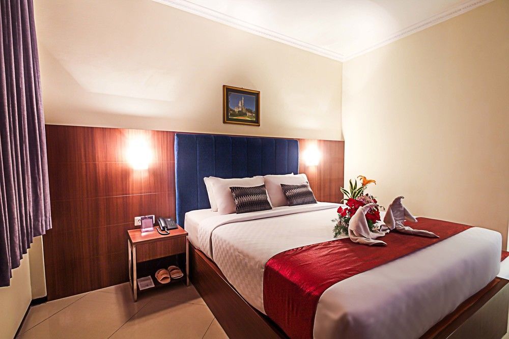 Royal Hotel And Villa Batu Batu  Εξωτερικό φωτογραφία