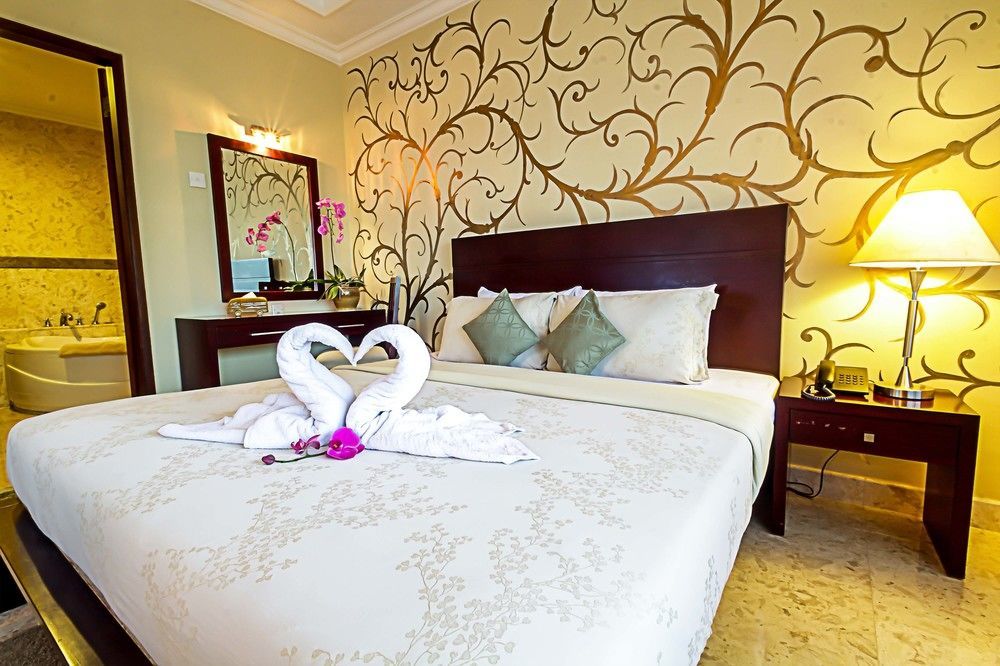 Royal Hotel And Villa Batu Batu  Εξωτερικό φωτογραφία