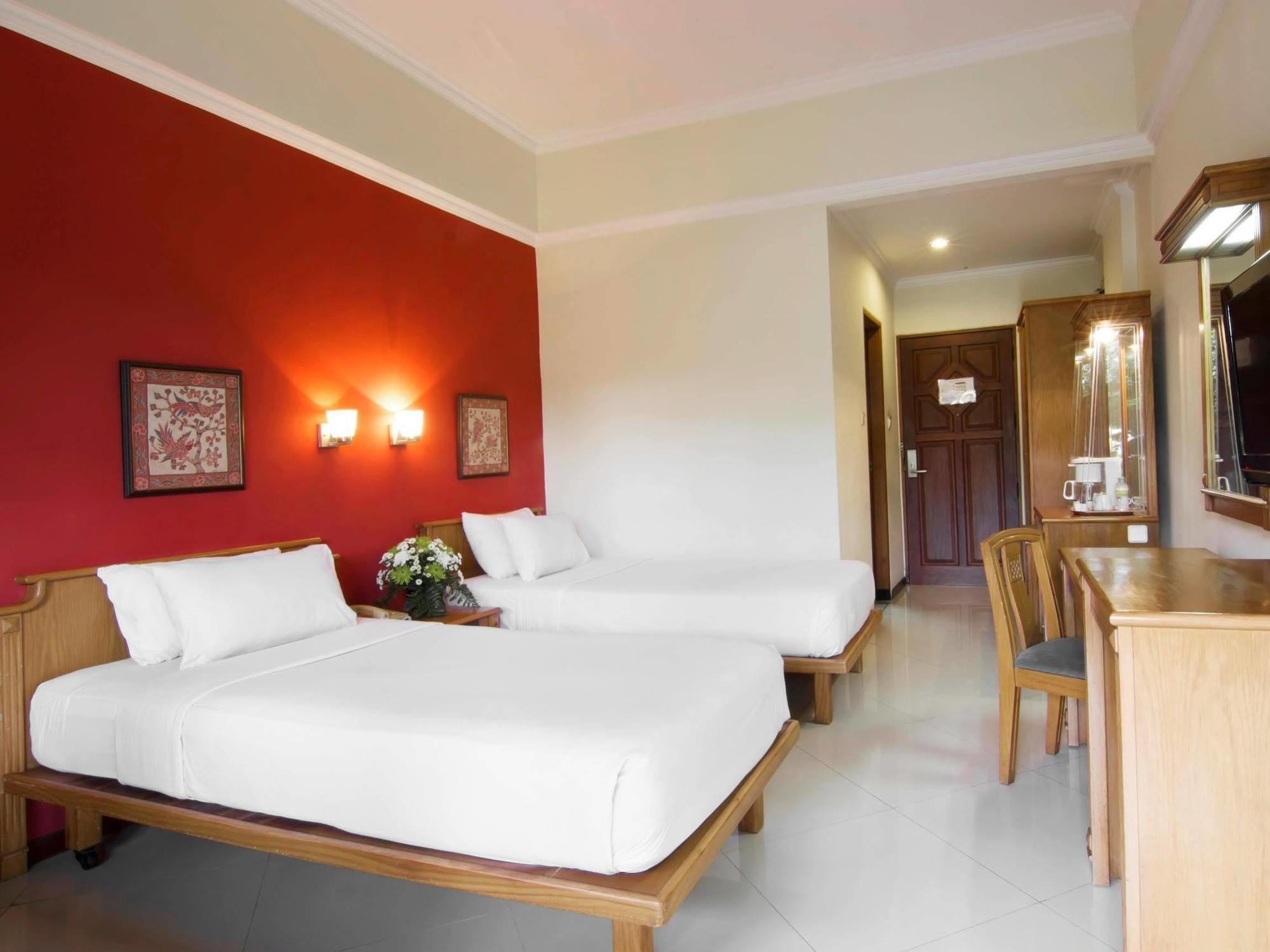 Royal Hotel And Villa Batu Batu  Εξωτερικό φωτογραφία