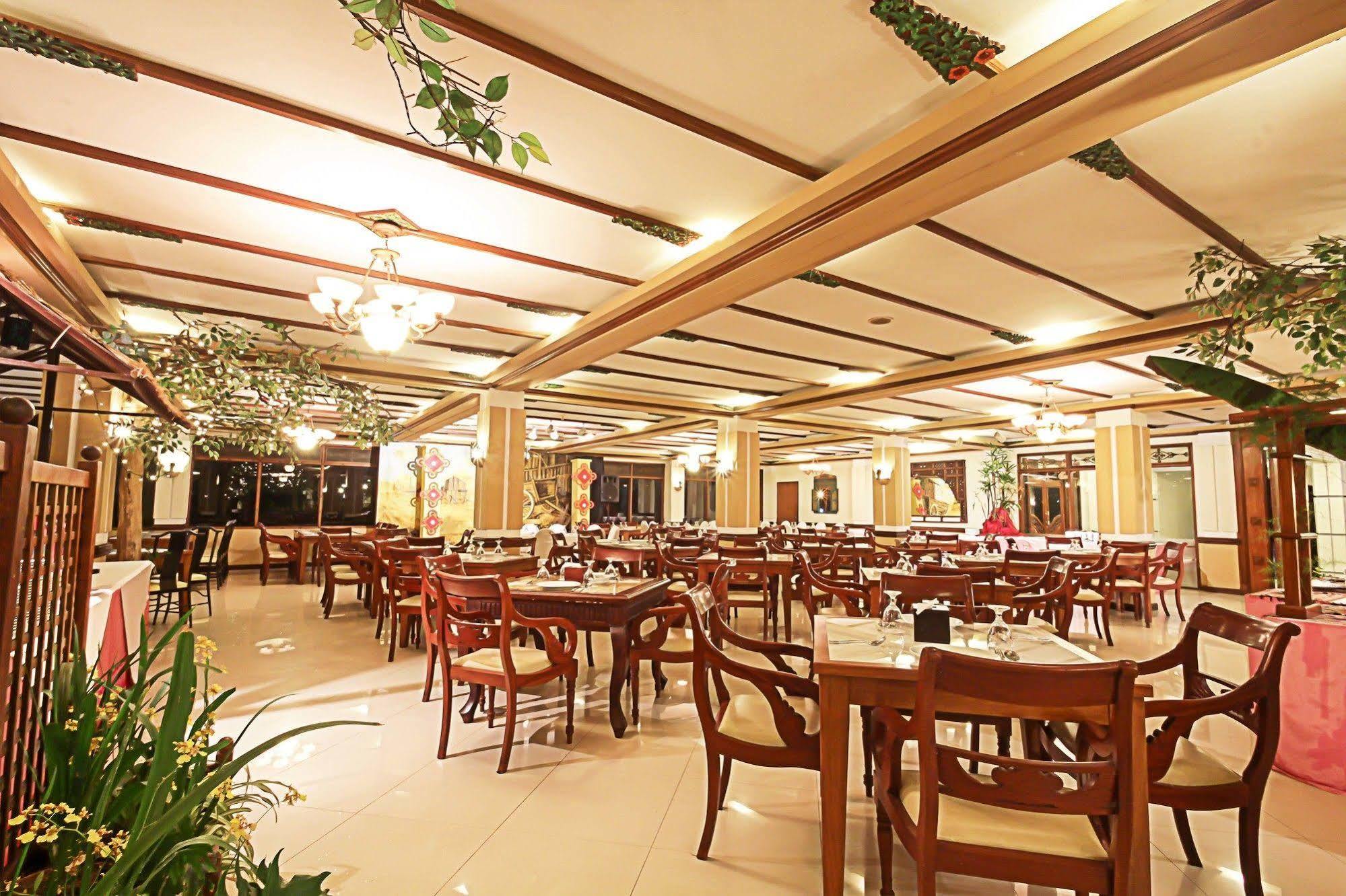 Royal Hotel And Villa Batu Batu  Εξωτερικό φωτογραφία